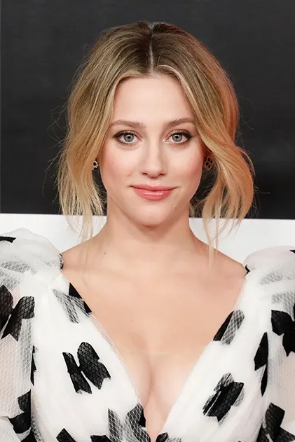 Lili Reinhart oyuncu görseli