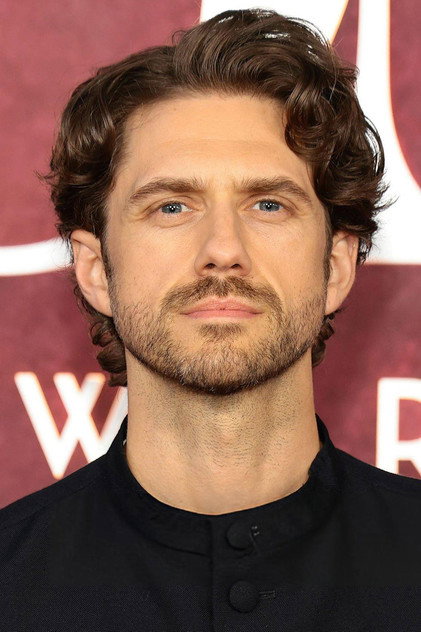 Aaron Tveit oyuncu görseli
