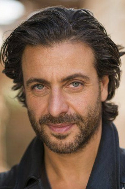 Adam Levy oyuncu görseli