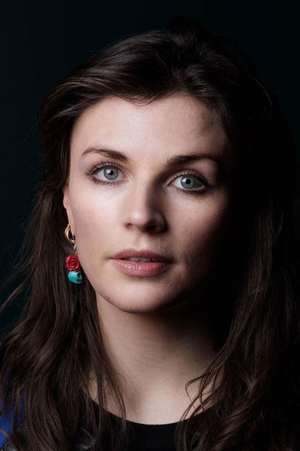Aisling Bea oyuncu görseli