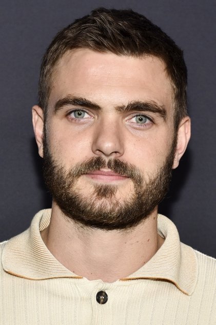 Alex Roe oyuncu görseli