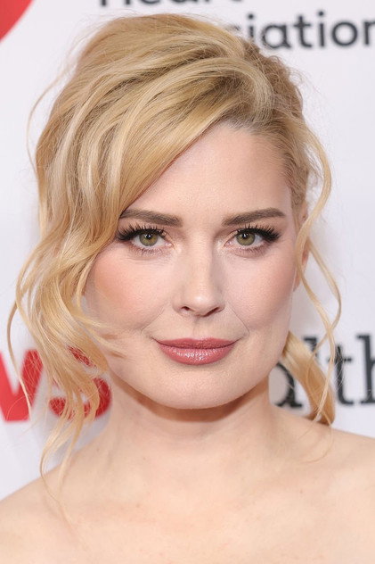 Alexandra Breckenridge oyuncu görseli