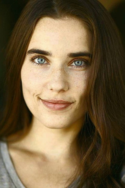 Alix Angelis oyuncu görseli