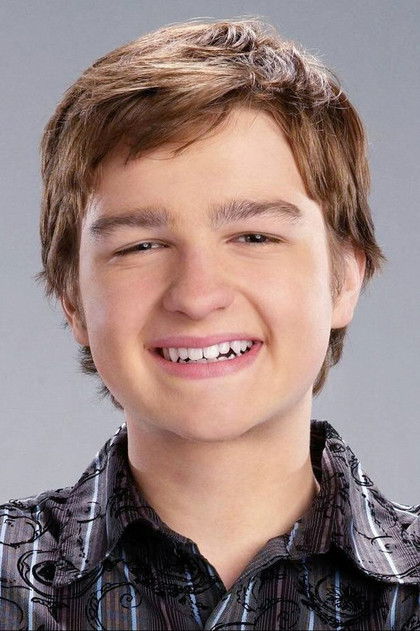 Angus T. Jones oyuncu görseli