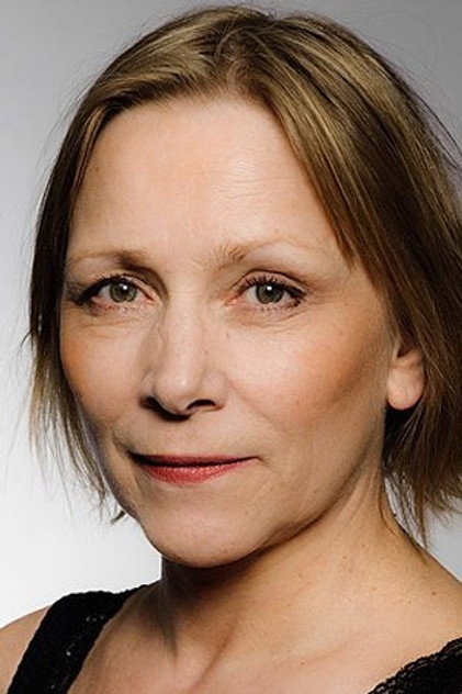 Anne Krigsvoll oyuncu görseli