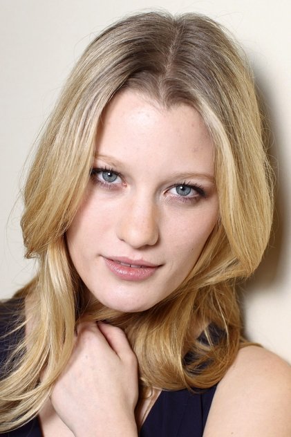 Ashley Hinshaw oyuncu görseli