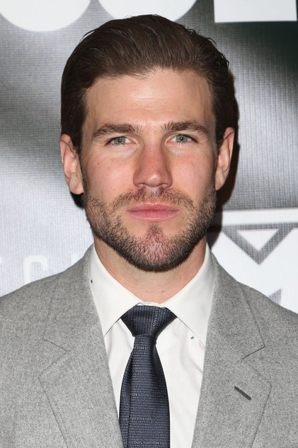 Austin Stowell oyuncu görseli