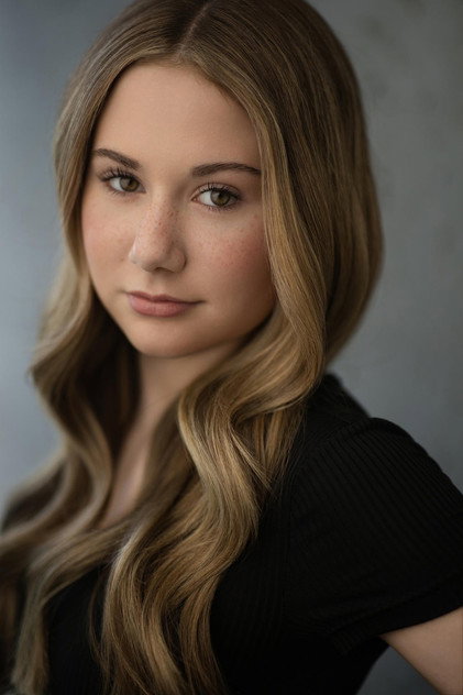 Ava Grace Cooper oyuncu görseli