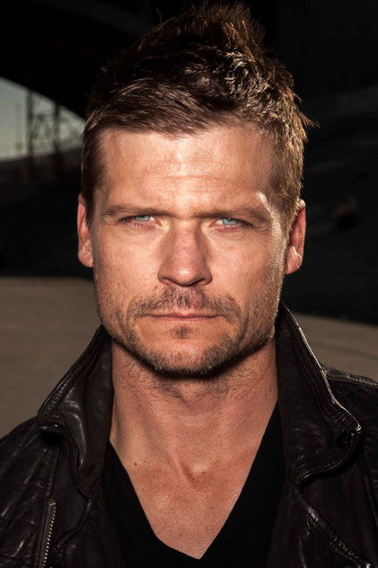 Bailey Chase oyuncu görseli