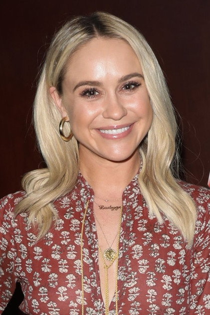 Becca Tobin oyuncu görseli