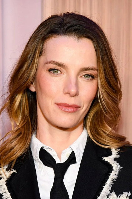 Betty Gilpin oyuncu görseli