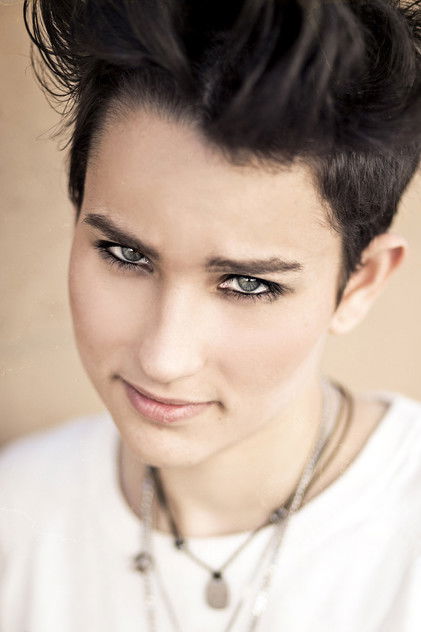 Bex Taylor-Klaus oyuncu görseli