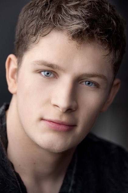 Brett Dier oyuncu görseli