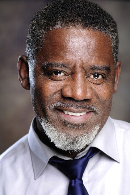 Bruce Davis oyuncu görseli
