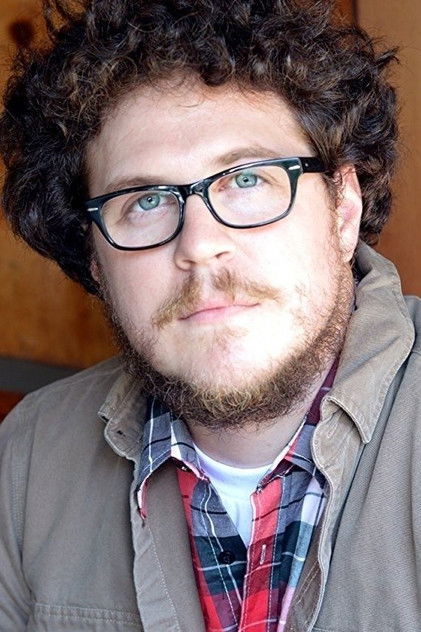 Cameron Britton oyuncu görseli