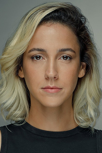 Camila Márdila oyuncu görseli