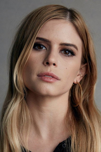 Carlson Young oyuncu görseli