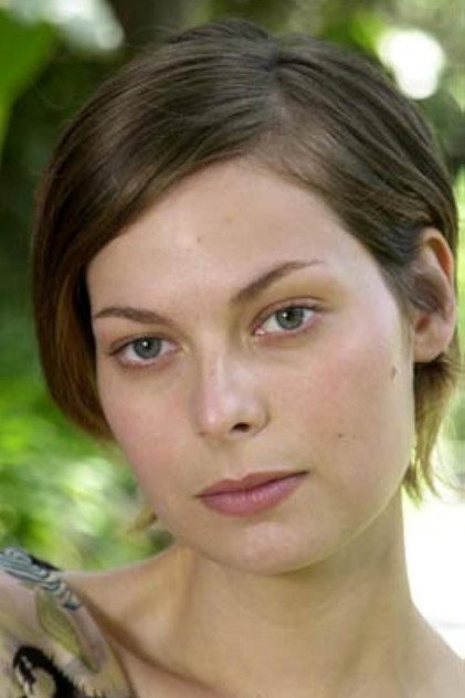 Carmen Llywelyn oyuncu görseli