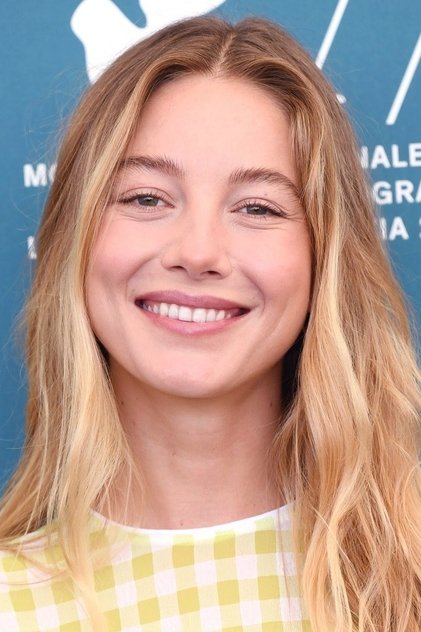 Charlotte Vega oyuncu görseli