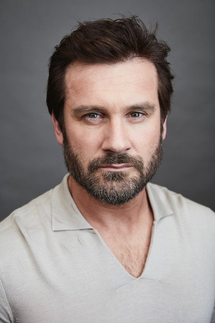 Clive Standen oyuncu görseli
