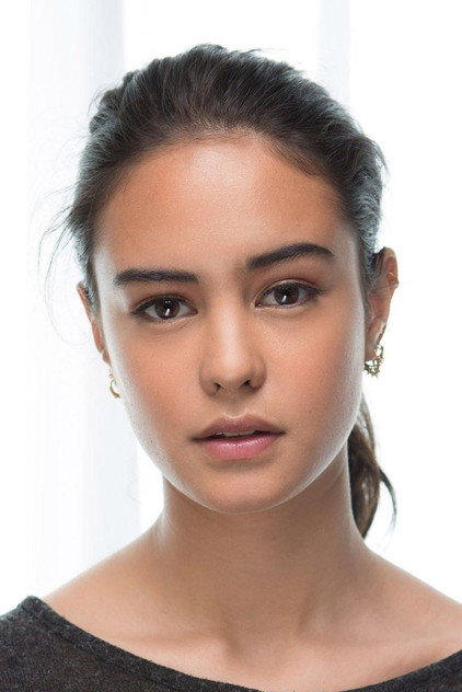 Courtney Eaton oyuncu görseli