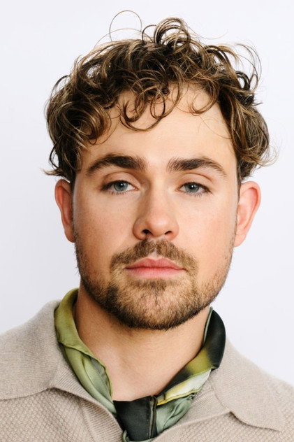 Dacre Montgomery oyuncu görseli