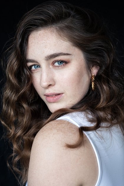Danielle Galligan oyuncu görseli