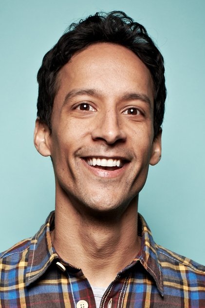 Danny Pudi oyuncu görseli