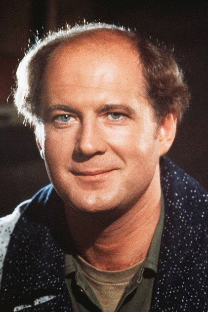 David Ogden Stiers oyuncu görseli
