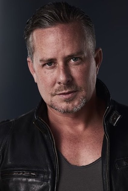 Dean Armstrong oyuncu görseli