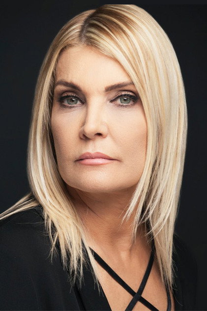 Derya Baykal oyuncu görseli