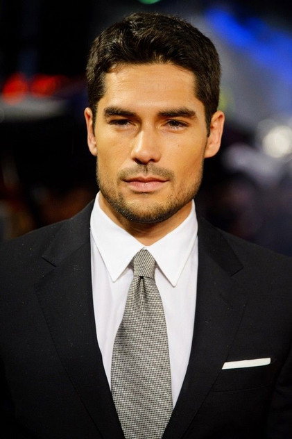 D.J. Cotrona oyuncu görseli