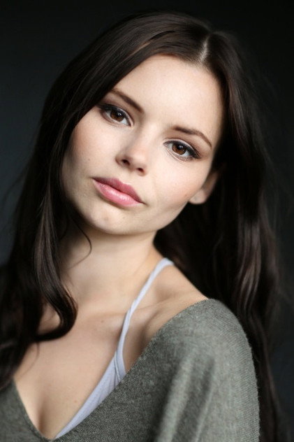 Eline Powell oyuncu görseli