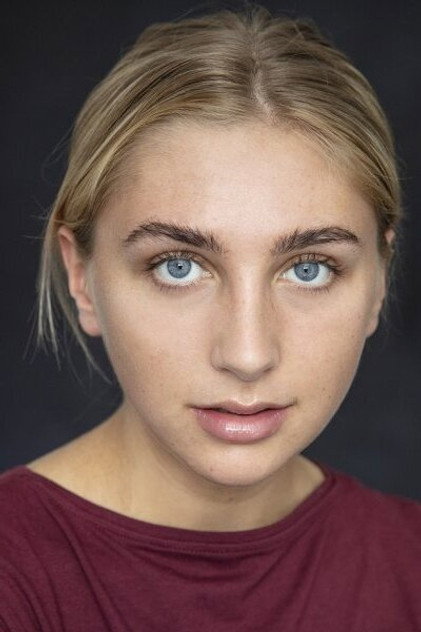 Ella Lily Hyland oyuncu görseli