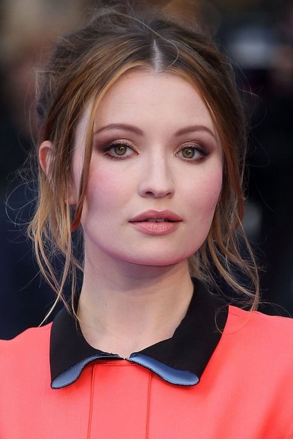 Emily Browning oyuncu görseli