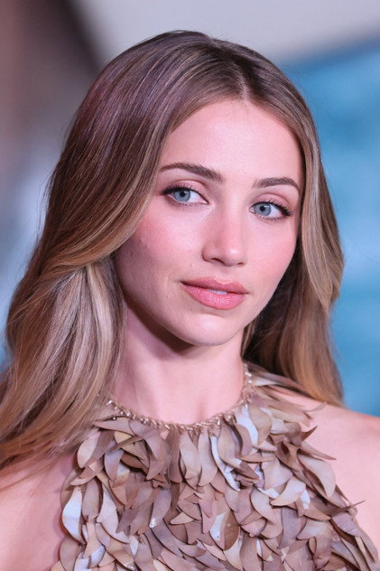 Emily Rudd oyuncu görseli