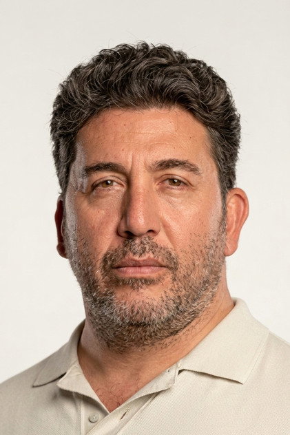 Emre Kınay oyuncu görseli