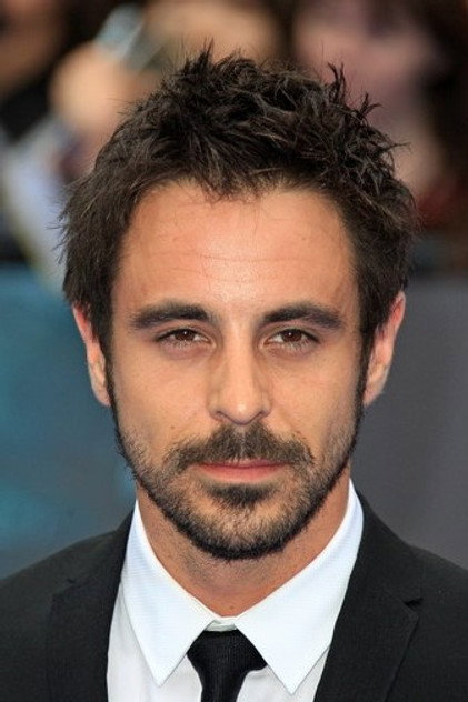Emun Elliott oyuncu görseli