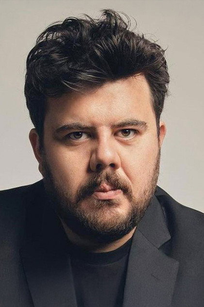 Eser Yenenler oyuncu görseli