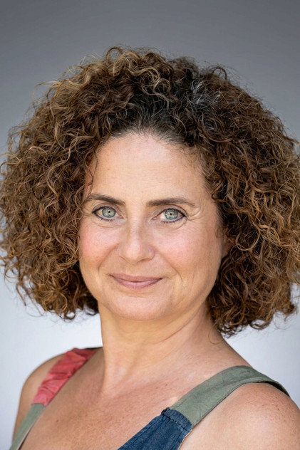 Esra Akkaya oyuncu görseli