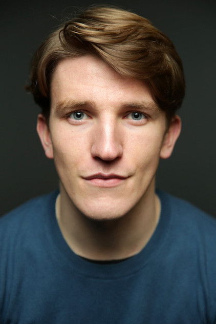 Ewan Mitchell oyuncu görseli