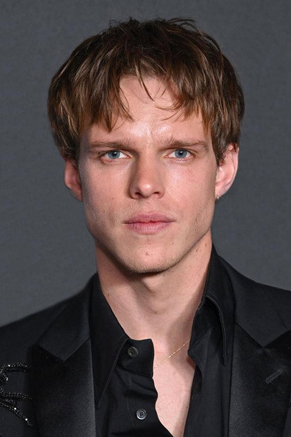 Finn Bennett oyuncu görseli