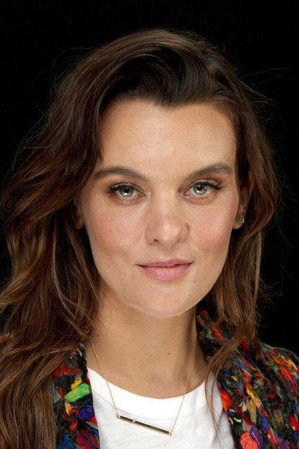 Frankie Shaw oyuncu görseli
