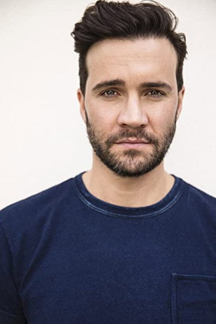 Gil McKinney oyuncu görseli