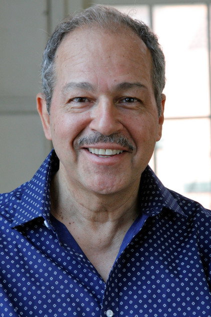 Gilbert Cruz oyuncu görseli