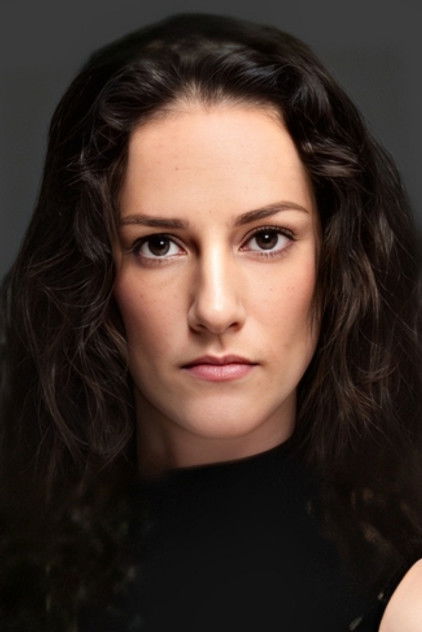 Gizem Erdem oyuncu görseli