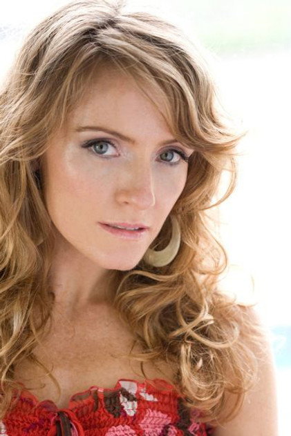 Helene Joy oyuncu görseli