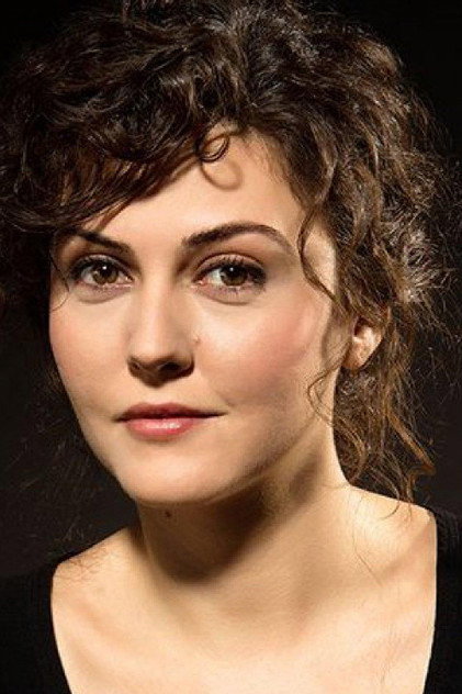 İdil Yener oyuncu görseli