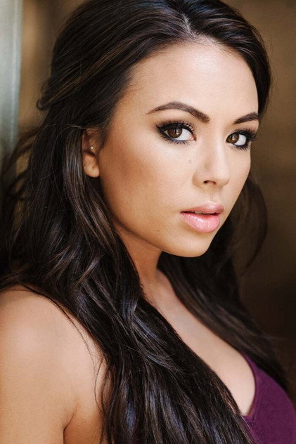 Janel Parrish oyuncu görseli