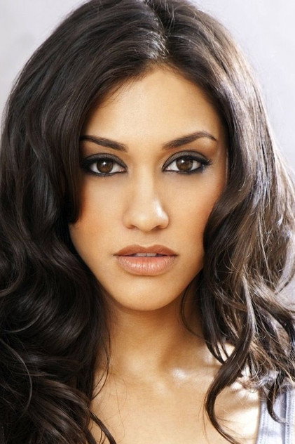 Janina Gavankar oyuncu görseli
